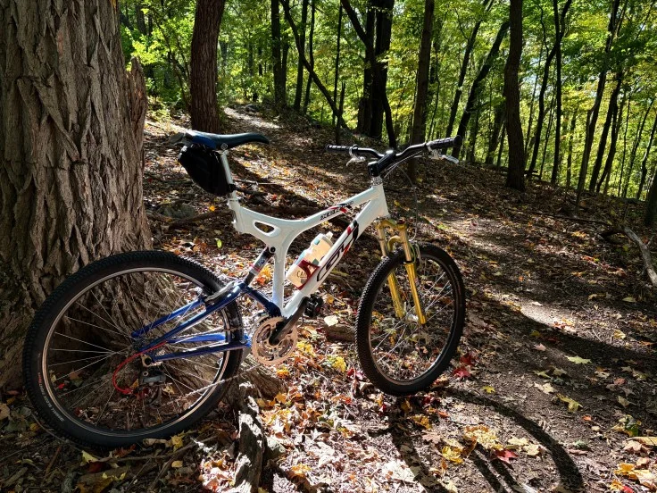 1999 GT Mountain Bike Shows Why Top-Mounted Thumbshifters Can Work