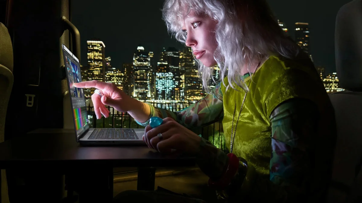 Apple’s First Touchscreen MacBook Pro Adds a Six-Speaker Audio System