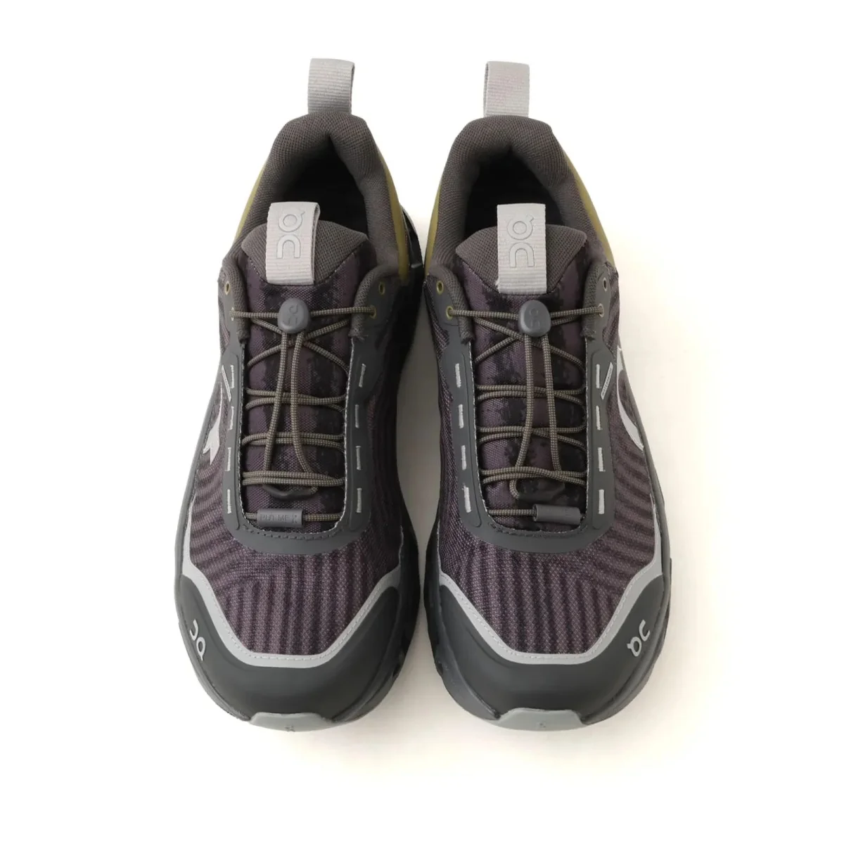 Dark grey On running shoes featuring toggle laces and grey logo detailing.